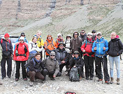 Группа учеников Московского отделения Школы Магии Атлантида в Тибете у подножья Кайласа перед корой, 2012 г.